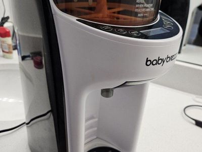 baby Brezza formula pro advanced - white