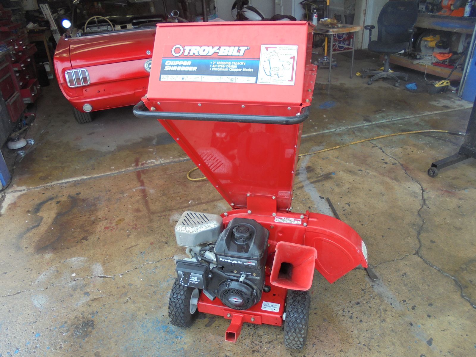 TROY BUILT 6.5 hP chipper SHREADER