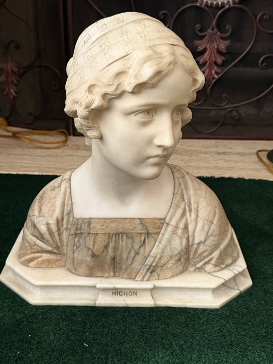 MarbleMignon Bust -