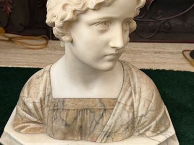MarbleMignon Bust -