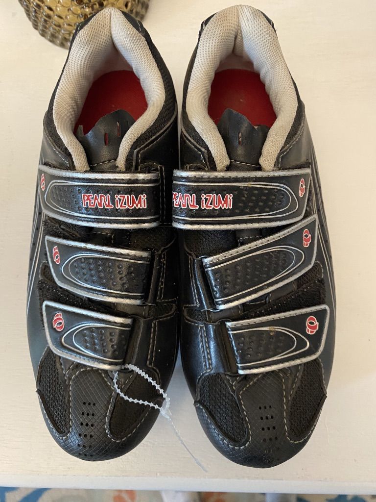 Clip In Bike Shoes Size 6 womens