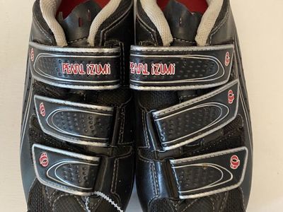 Clip In Bike Shoes Size 6 womens