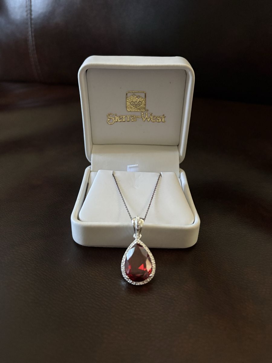 Sierra-West Red Stone Necklace – Original Jewelry Box