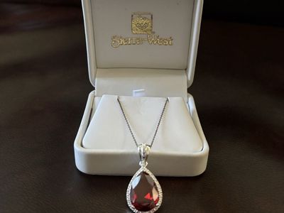 Sierra-West Red Stone Necklace – Original Jewelry Box
