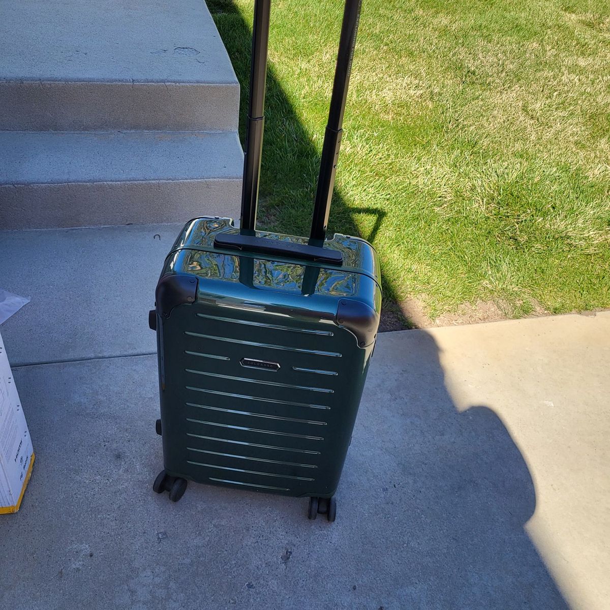 Solgaard 22" Hard Body Carry On Luggage w/Charging