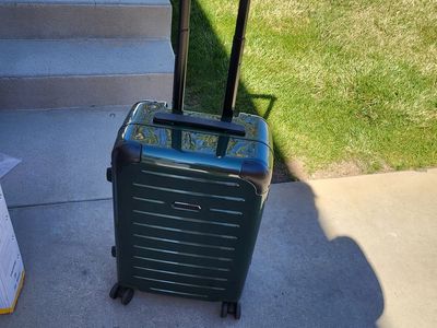 Solgaard 22" Hard Body Carry On Luggage w/Charging