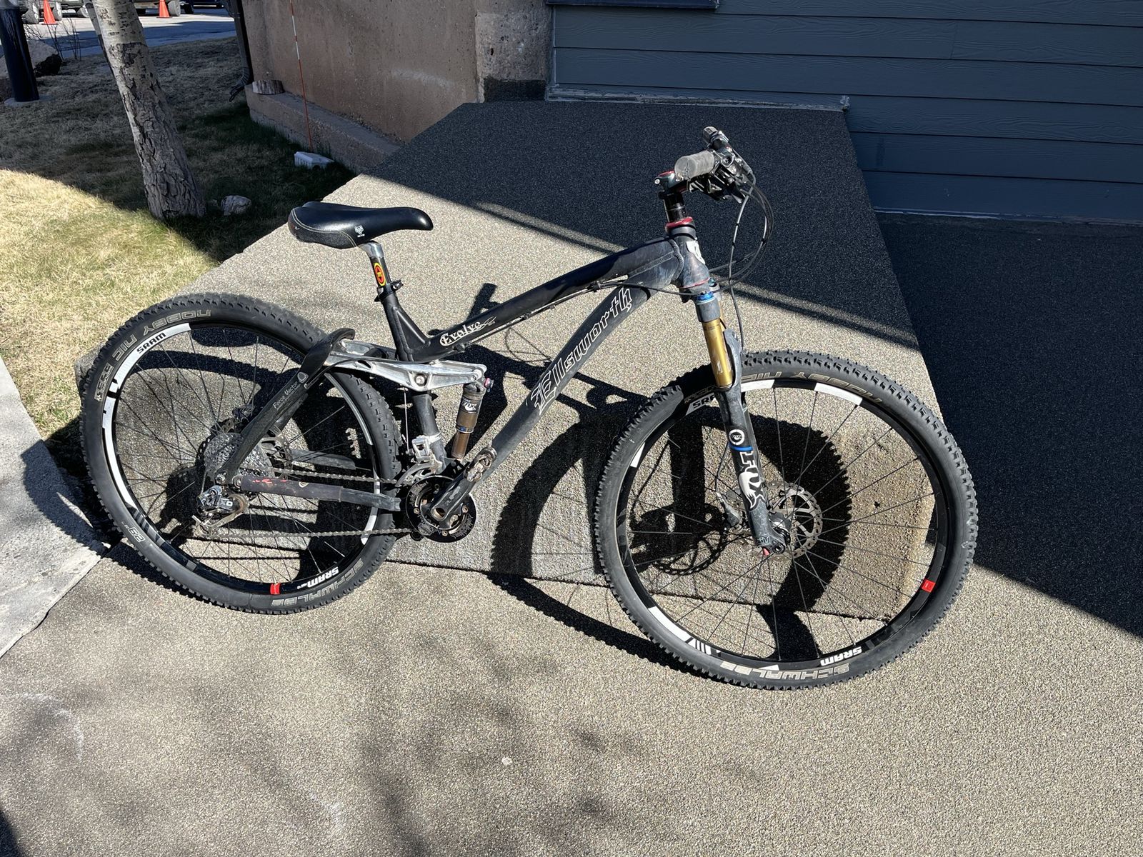 Ellsworth Evolve Full Suspension Mountain Bike - FOX Racing Shox, SRAM Wheels