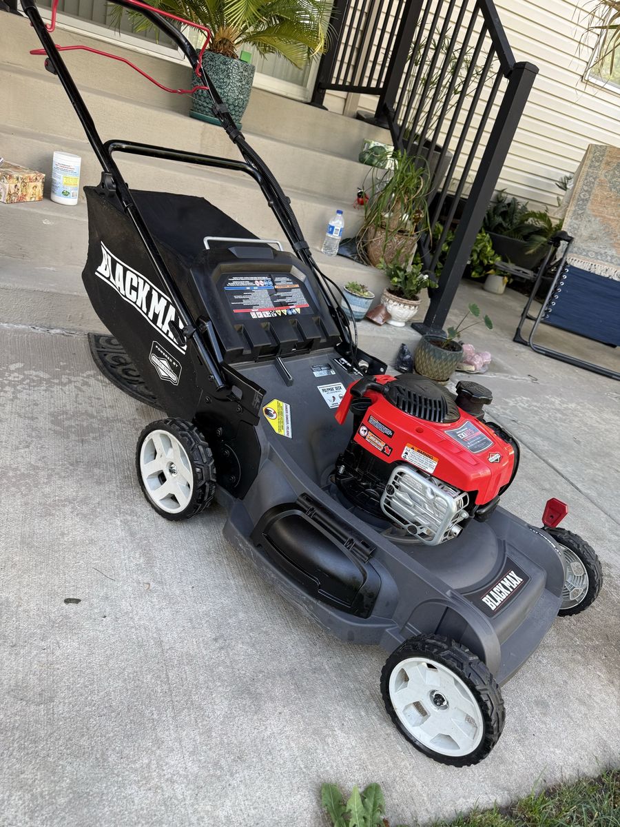 Self-propelled lawnmower