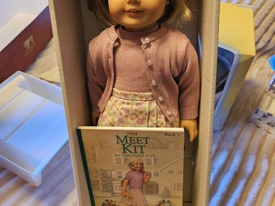 VINTAGE 2000 American Girl Doll - Kit Kittredge (NEW IN BOX + Stand)