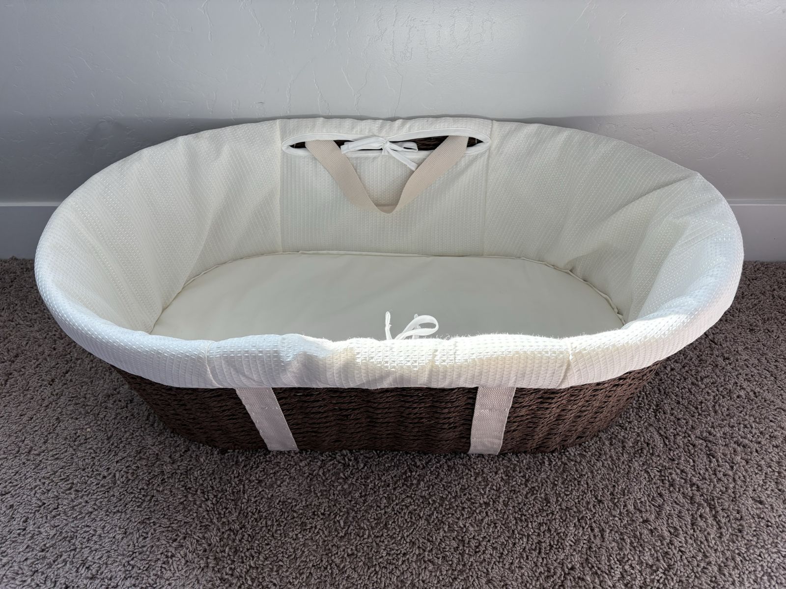 Woven Moses Basket Bassinet with White Liner and Pad - Excellent Condition