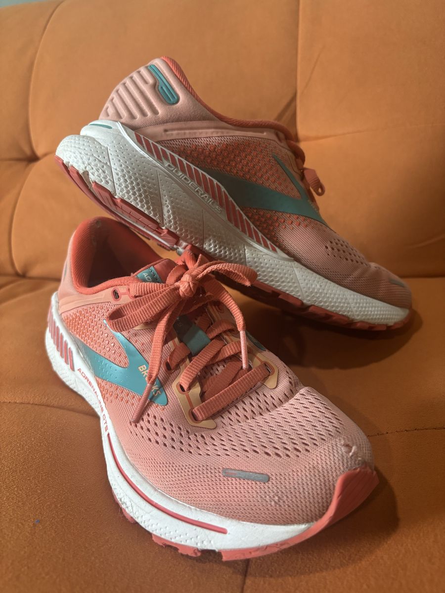Women’s Brooks Adrenaline GTS 22 Size 6.5