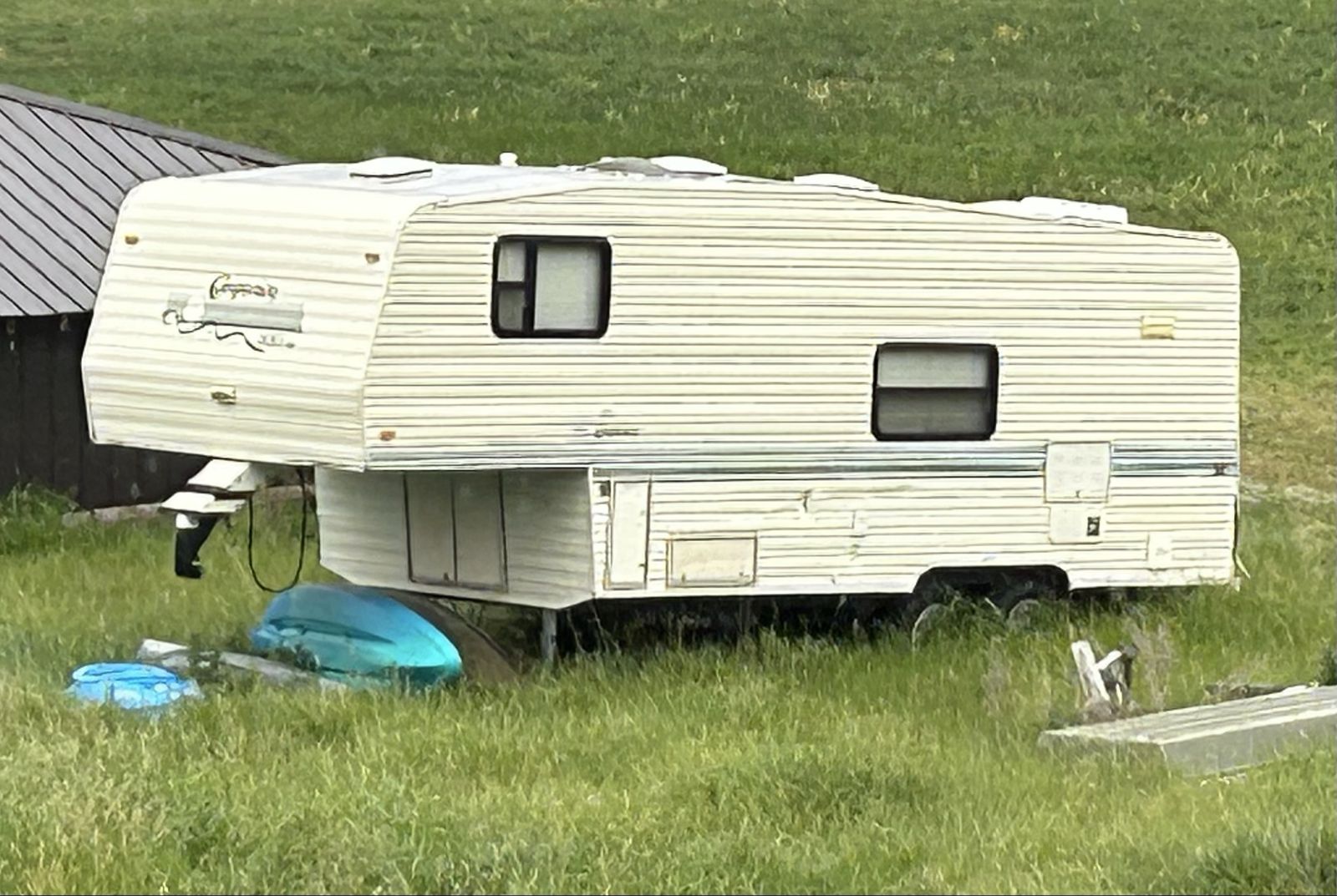 1993 Kit Companion 25’ 5th Wheel