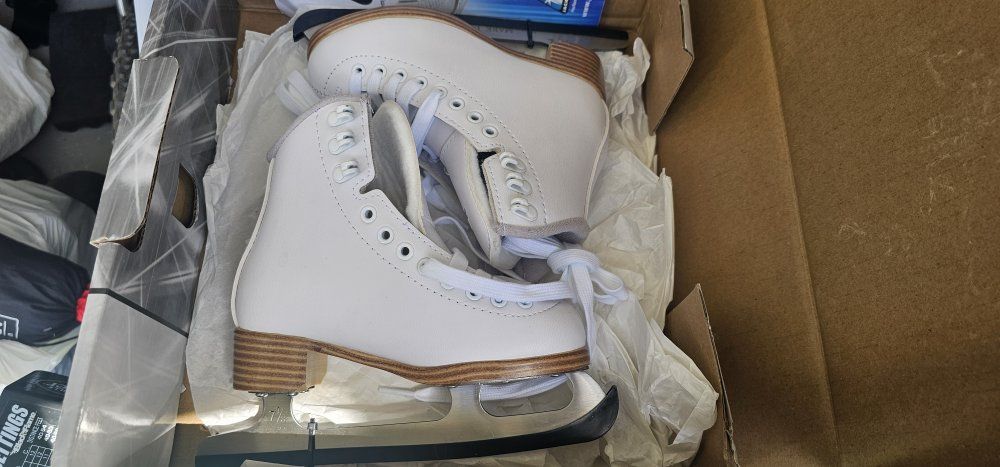 Brand New Kids Ice Skates Jackson 200 (Eur 30.5)