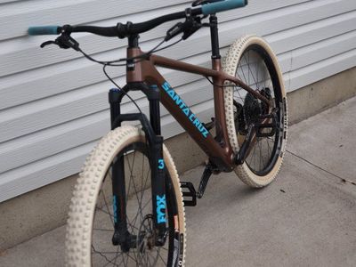Santa Cruz Chameleon Mountain Bike - Carbon Frame, Large, 29" Wheels