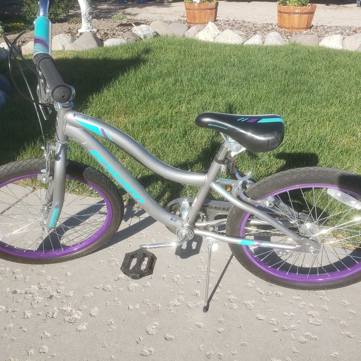 Nice Girls 20" Schwinn Smartstart Bicycle