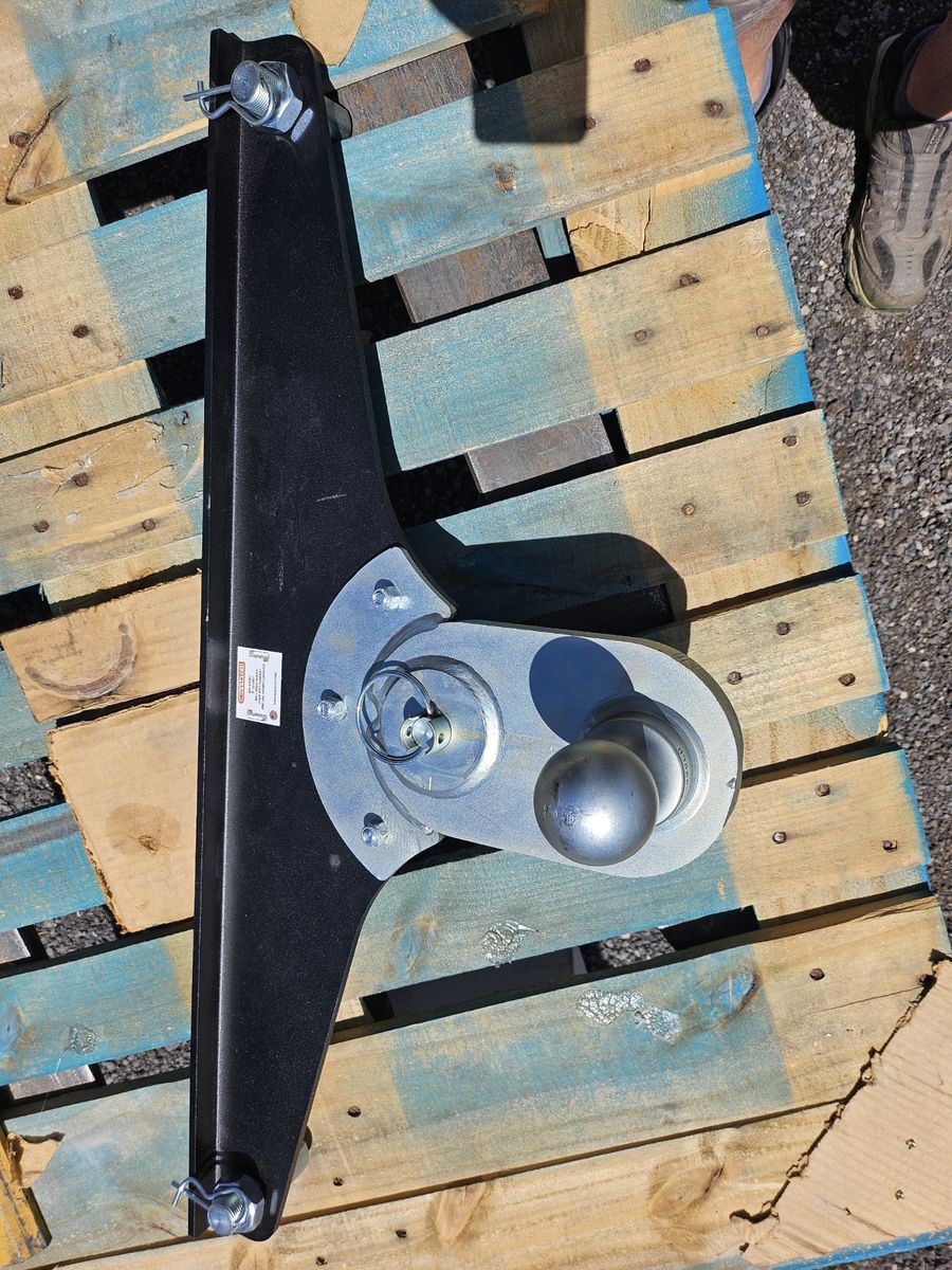 Gooseneck Off Set Ball Fifth Wheel Hitch (New)