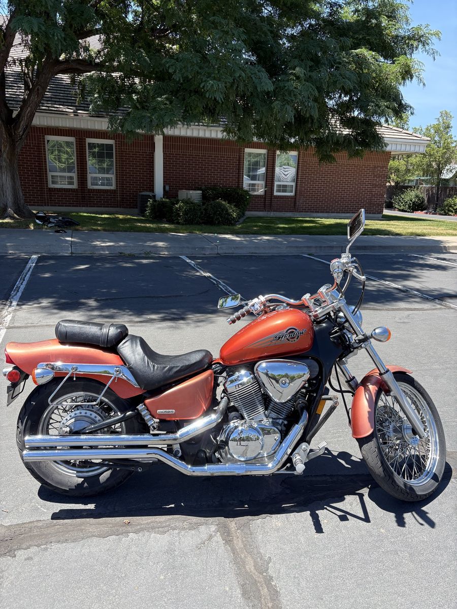 2005 Honda Shadow 600VLX Deluxe Cruiser Motorcycle - Cobra Exhaust, LED Lights