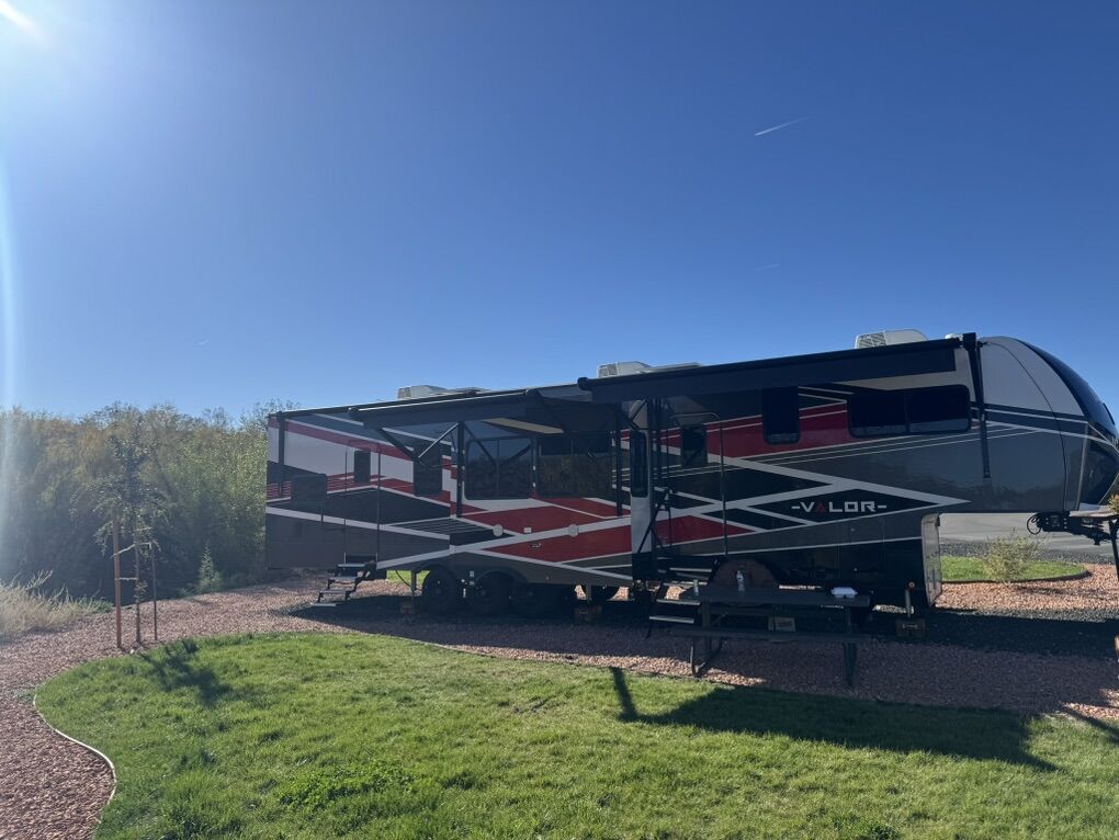 2026 Valor 41v16 Toyhauler 16ft Garage