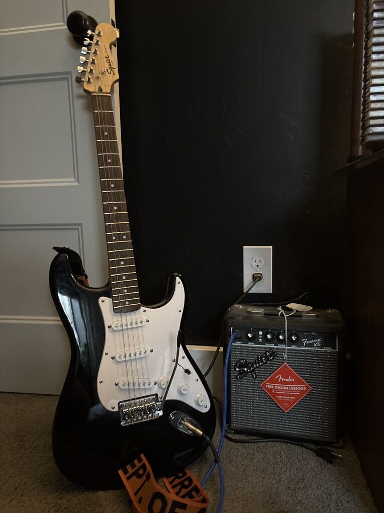 squier stratocaster bundle with 10g amp