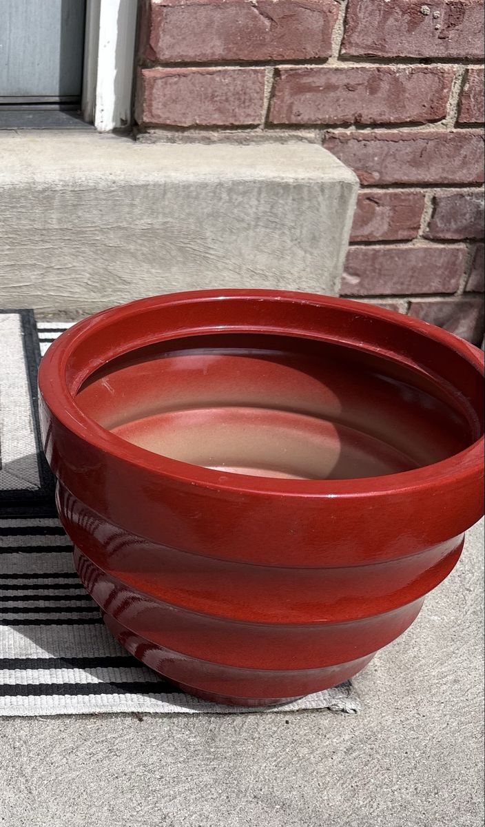 Fun Color! Orange lightweight Planter Pot