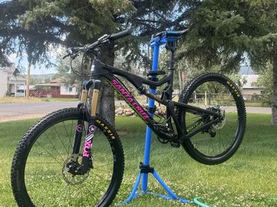 Santa Cruz Full Suspension Mountain Bike - Fox 36 Factory Fork & Maxxis Tires