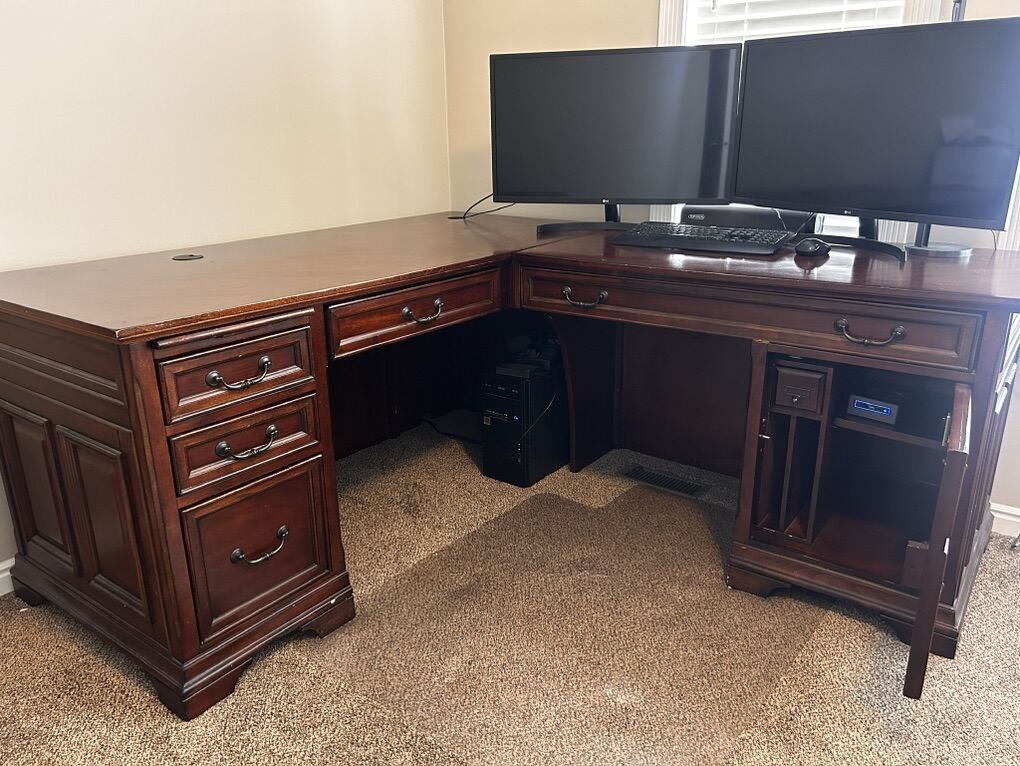 Large Executive Desk - Layton