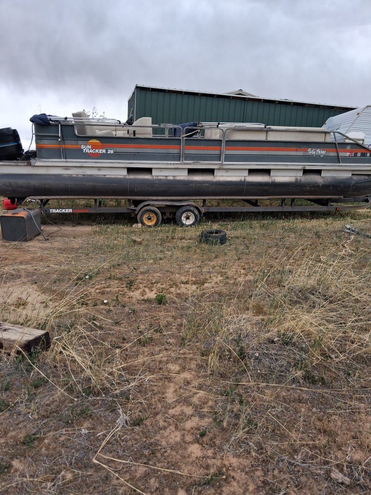 28 foot pontoon