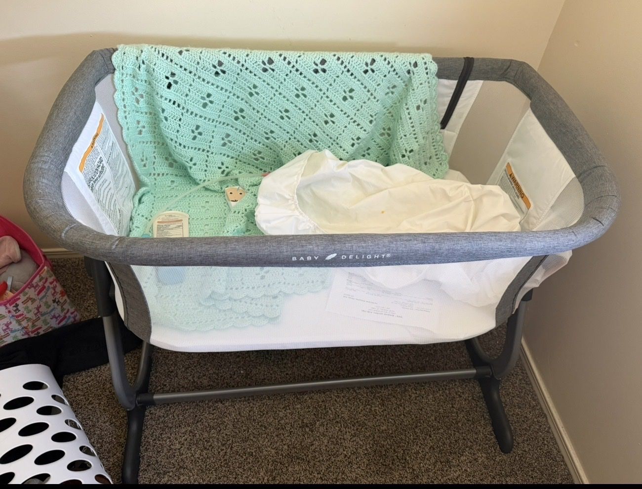 Baby Delight Beside Me Dreamer Bassinet & Bedside Sleeper - Gray, Gently Used
