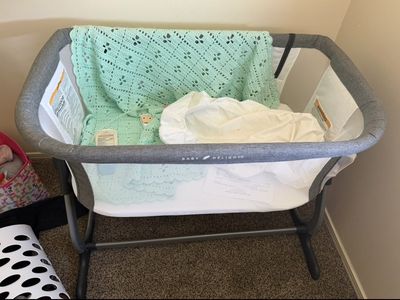 Baby Delight Beside Me Dreamer Bassinet & Bedside Sleeper - Gray, Gently Used