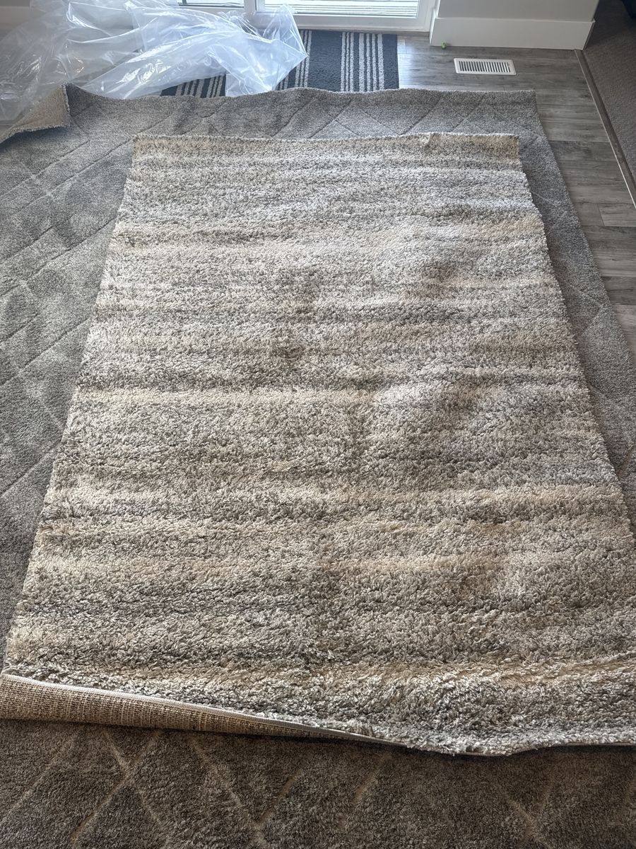 5'3" X 7'6" Rug
