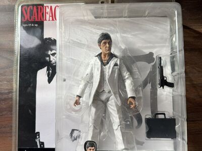 Mezco Scarface The Player In White Suit 7 Figure