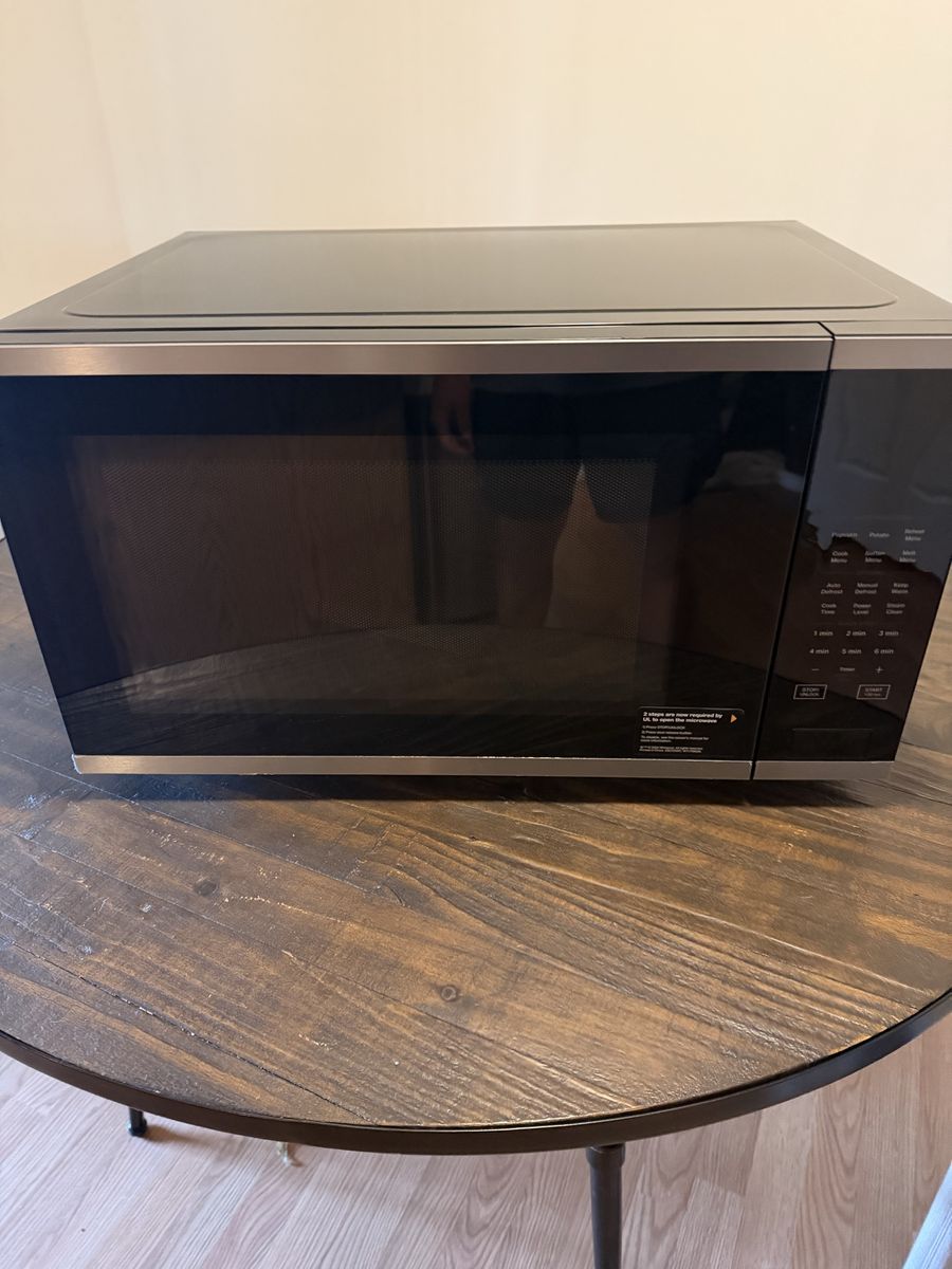 Whirlpool Countertop Microwave Black/Stainless Steel - Auto Functions, Quick Start