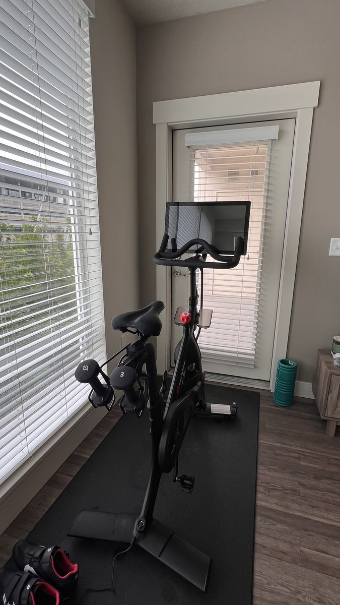 Barely-used 2024 Peloton Bike!