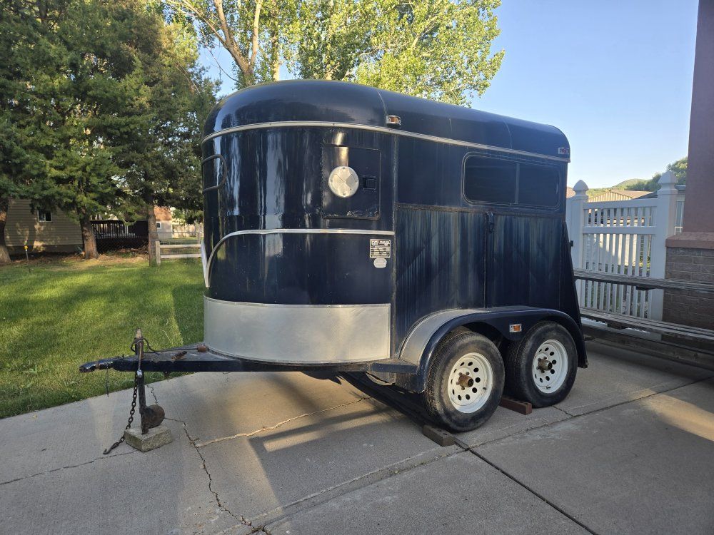 2-Horse Trailer