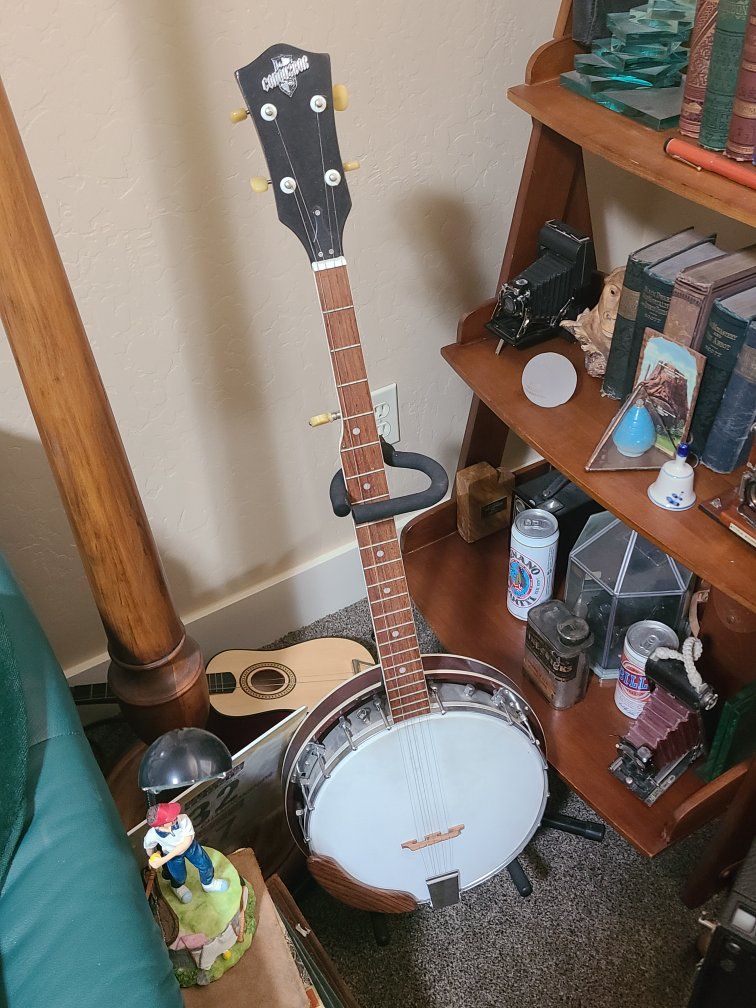 Conqueror 5-String Banjo with Wooden Resonator and Armrest