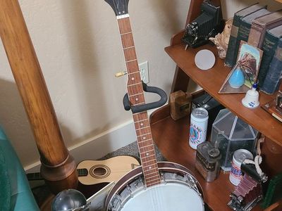 Conqueror 5-String Banjo with Wooden Resonator and Armrest