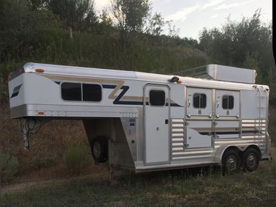 4 Star Two Horse Trailer w/small Weekender