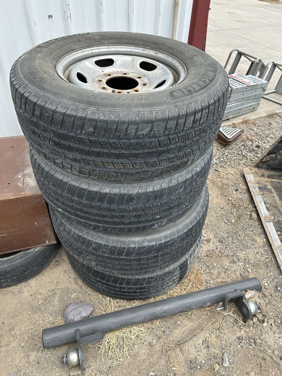 4 Ford 8 Lug Wheels with Tires 265/70R17