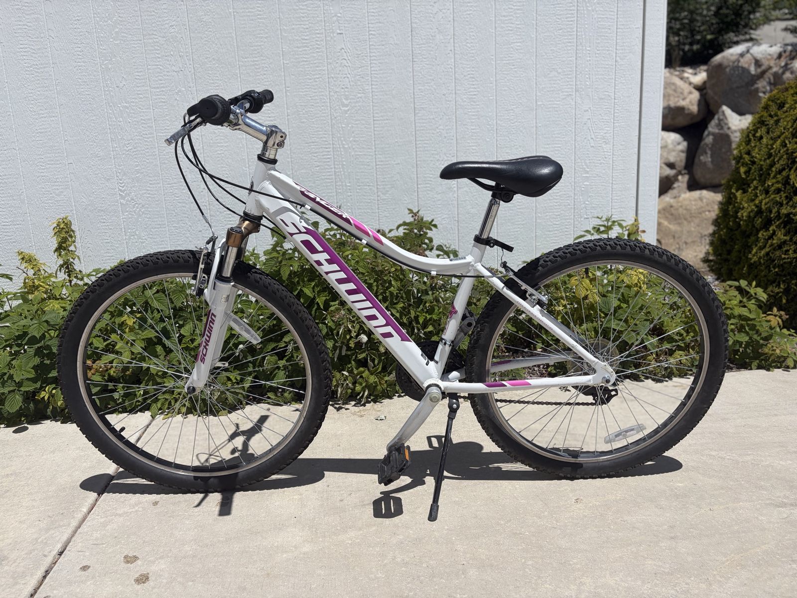 Schwinn medium frame mountain bike