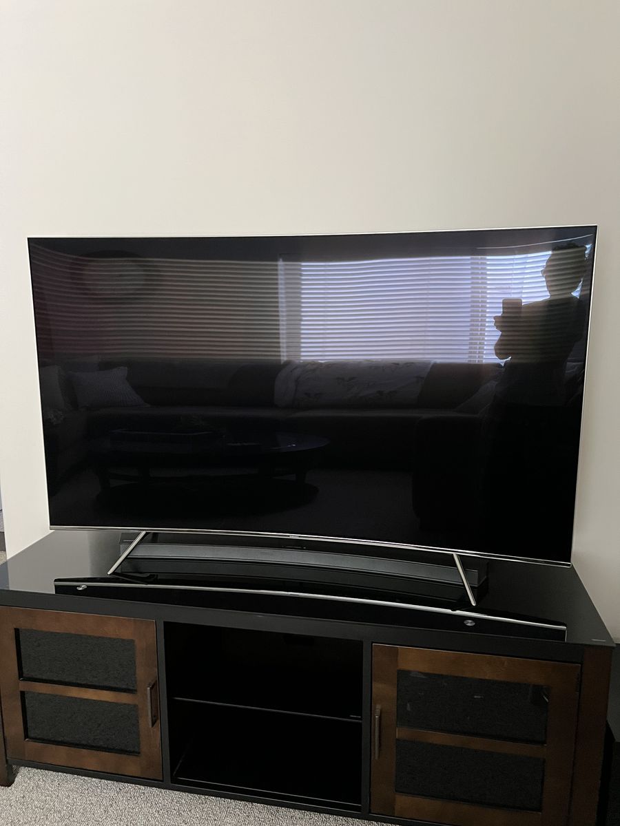 Curve Screen Samsung Smart TV