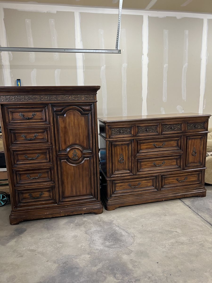 Beautiful 4 piece bedroom set!