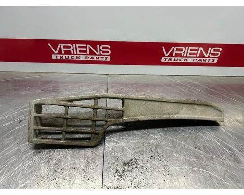 1996 Peterbilt 379 Right Front Aluminum Cast Step-Fender, Part # L82-6003R