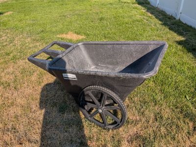 Rubbermaid Commercial Products Heavy-Duty Plastic Yard Cart Wheelbarrow