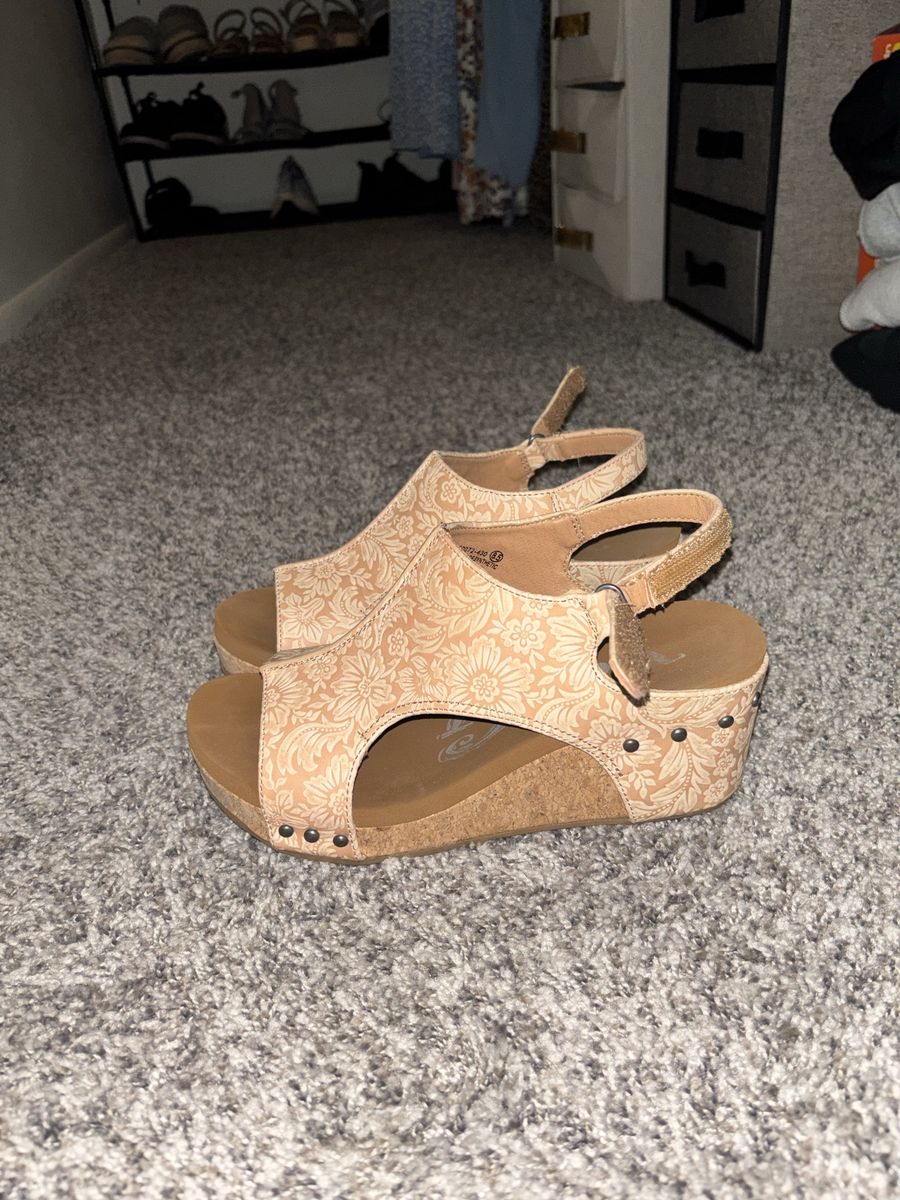 BUCKLE Isabella Tooled Wedge Sandal (size 8)