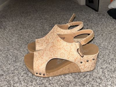 BUCKLE Isabella Tooled Wedge Sandal (size 8)