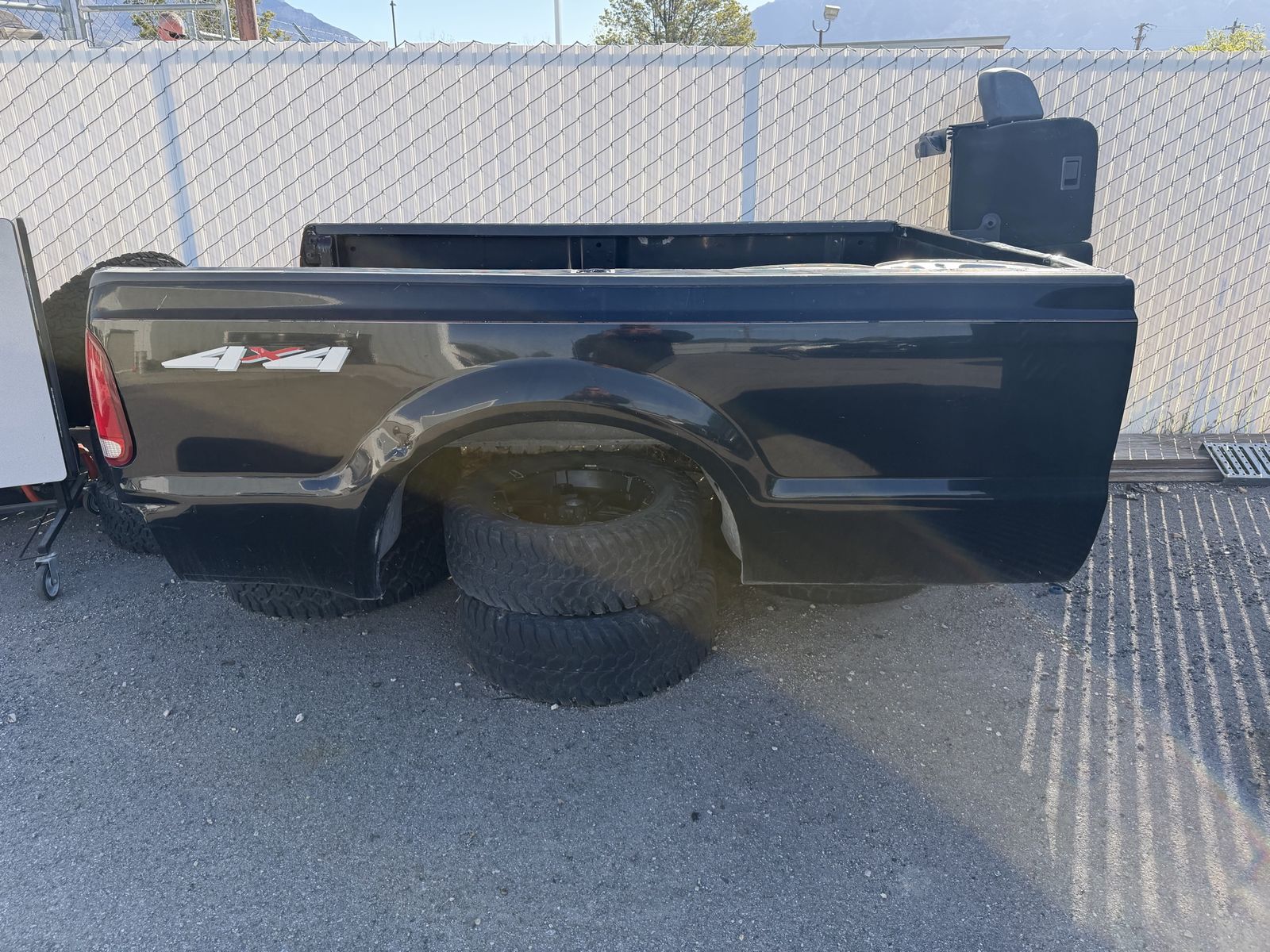 2005 ford f350 long bed with tailgate