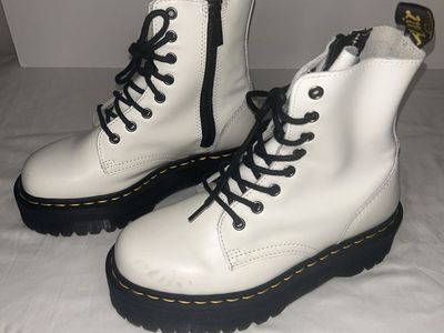 New Dr. Martens Jadon Platform Boots White Smooth Leather - Size US Women's 7 / US Men's 6 No box