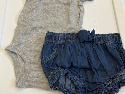 Baby girl outfit (6-9 months)