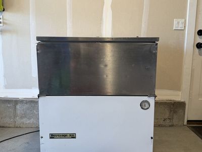 Beverage Air Fridge - Cools to Freezing Temperatures