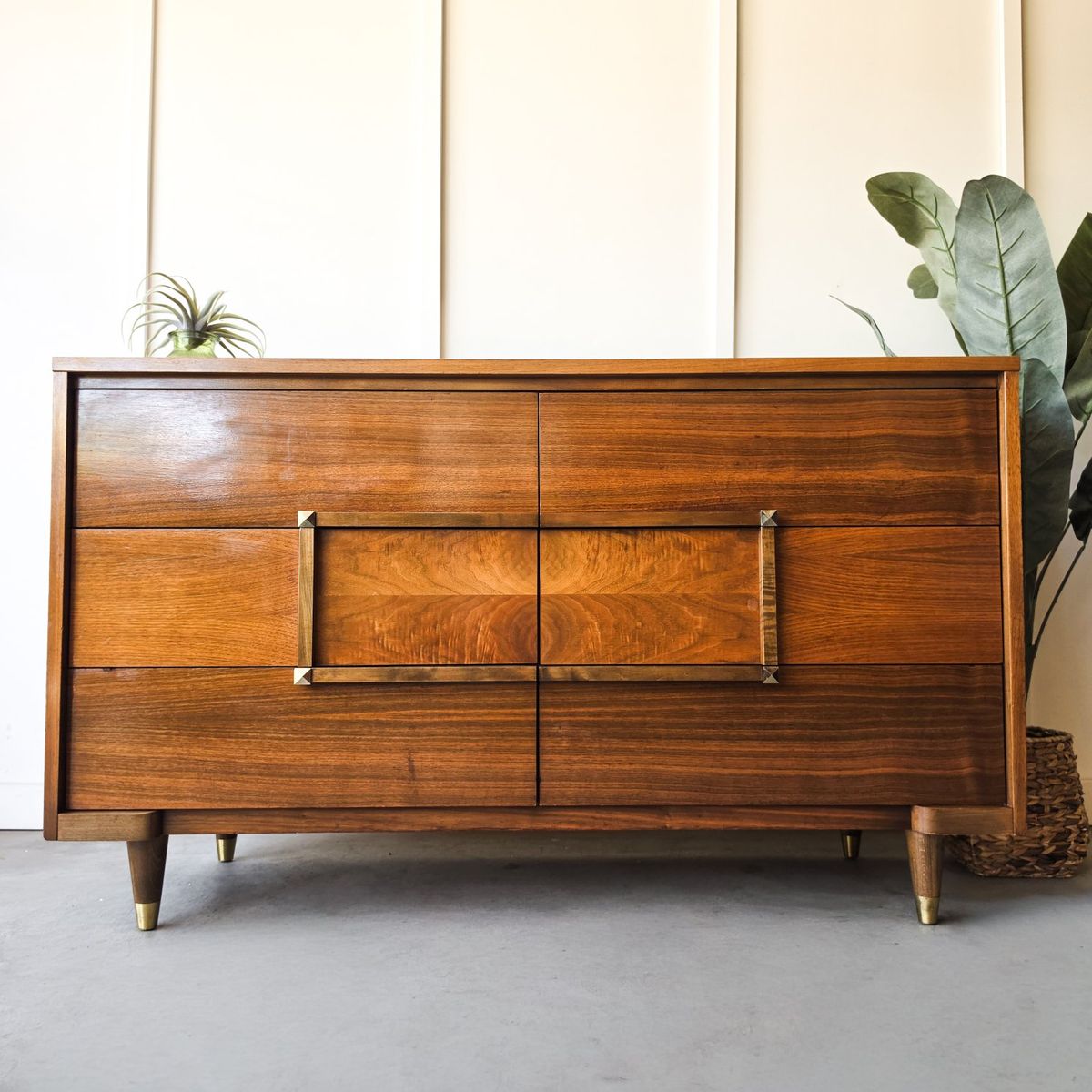 *FREE DELIVERY* Vintage MCM L.A. Period Dresser!